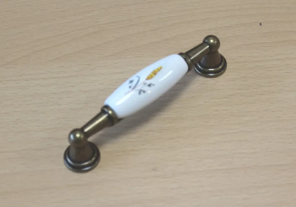 91148 úchytka rozteč 96mm starom.+ bílý porcelán klásek Horká Nabídka